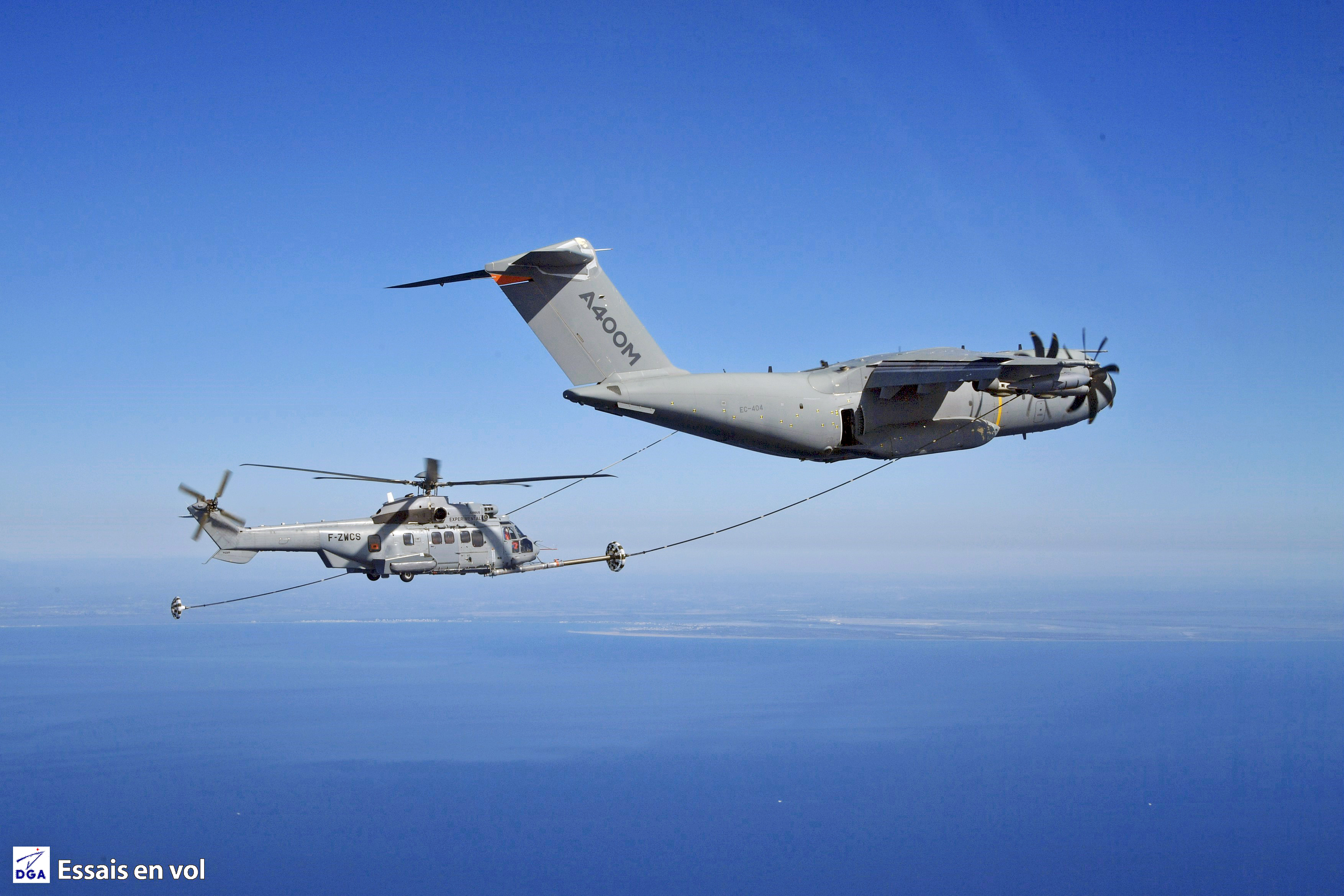 Airbus A400M Tests Fuelling Trials with Helicopters
