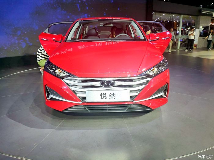 Facelifted Hyundai Verna Revealed